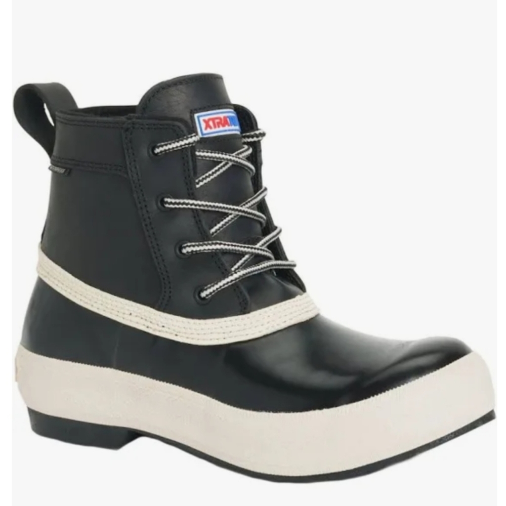 (NWOT)  Xtratuf legacy lace-up boot